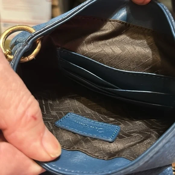 Cole Haam vintage Crossbody. And very good gently used condition.​​​ - Picture 4 of 9